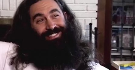 NIJE SE BRIJAO VIŠE OD 15 GODINA: Supruga ga konačno nagovorila da to uradi, EVO NA ŠTA LIČI! (VIDEO)