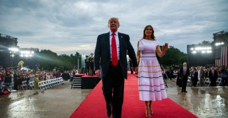 MELANIJA JE PREZGODNA, A OVO JE BIVŠA ŽENA DONALDA TRUMPA: Ima 71 godinu i lice skoro pa uništeno PLASTIČNIM OPERACIJAMA - SNIMLJENA BEZ ŠMINKE! (FOTO)