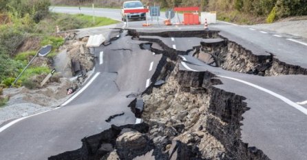 ZEMLJA GUTA PUTEVE, ZGRADE SE RUŠE, TLO SE NE SMIRUJE: Novi potres od 7,1 stepeni po Rihteru, SNIMCI UŽASA OBIŠLI SVIJET