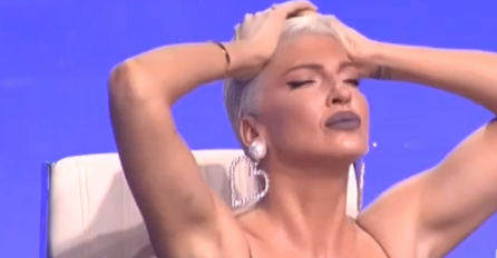 KARLEUŠA OBUKLA MIKRO BIKINI, SVE JOJ ISPALO: Procurio Jelenin snimak iz hotelske sobe, u najmanjem kupaćem koji ste vidjeli u životu!