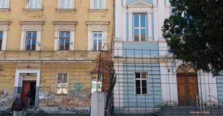 Travnik: U školskom dvorištu srušena 'ograda podjele'