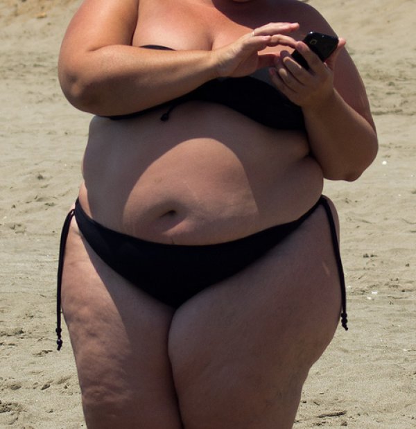 fat-woman-on-beach