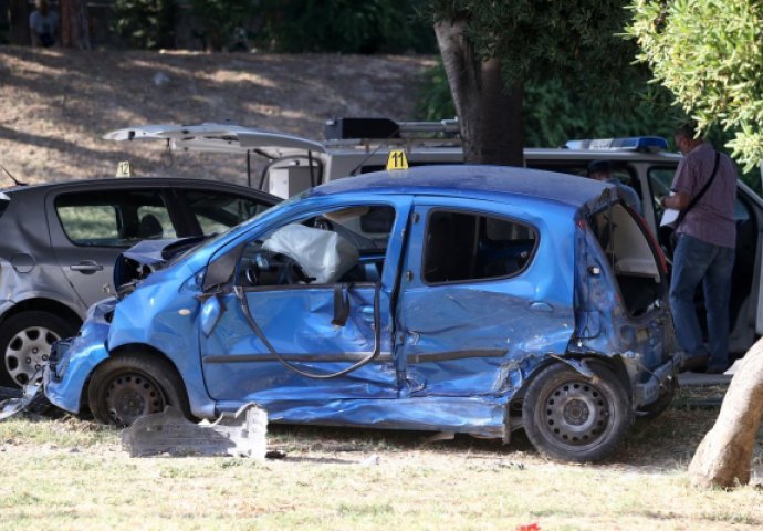 U SILOVITOM SUDARU STRADALA DJEVOJKA: Automobil odletio i pokosio dvije pješakinje, STRAŠNE SCENE!