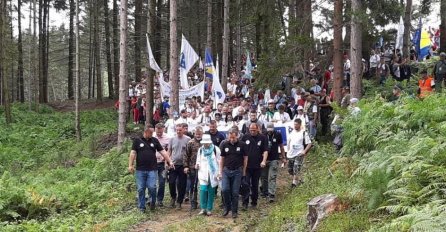 Krenuo Marš mira, na čelu kolone preživjeli Srebreničani