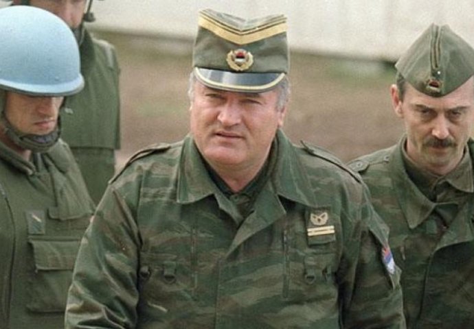 DA SE NIKAD NE ZABORAVI: Evo šta je rekao zločinac Ratko Mladić kada je ušao u Srebrenicu 1995. godine 