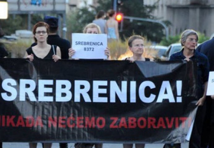 'Žene u crnom' odale počast žrtvama genocida u Srebrenici