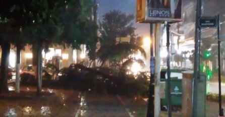 STRAŠNO NEVRIJEME RAZORILO POZNATO LJETOVALIŠTE, IMA MRTVIH: Više od 100 ljudi povrijeđeno, bujica nosila drveće (VIDEO)