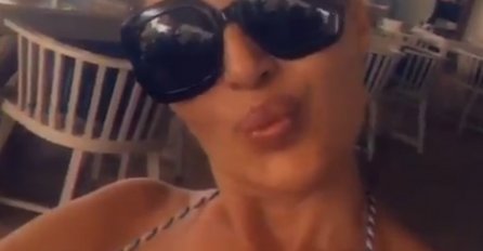 CECA U BIKINIJU HIT NA INTERNETU, EVO KAKVA JE UŠLA NA MORE: Evo kako izgleda njeno tijelo BEZ FOTOŠOPA,SVI PRIČAJU O OVOME! (FOTO)