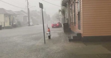 PROGLAŠENO VANREDNO STANJE U CIJELOJ DRŽAVI, PUTEVI POD VODOM, 50.000 LJUDI OSTALO BEZ STRUJE: Najgore se sprema (FOTO)