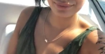 MINA VRBAŠKI POKAZALA NOVOG DEČKA: Ležao joj u krilu, svi gledaju u JEDAN DETALJ! (FOTO)