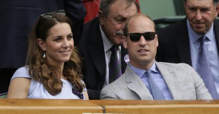 MILIONIMA JE OVO PROMAKLO, DOK JE KATE MIDDLETON DAVALA NOVAKU TROFEJ svi su gledali u njene noge: Sada svi bruje  o jednom detalju, VIDITE LI?