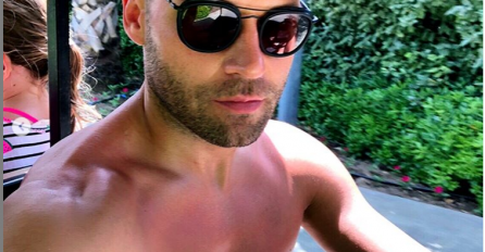 DOK JE KARLEUŠA U SRBIJI, ONA JE CIJELO VRIJEME BILA SA DUŠKOM U KINI: Duško objavio sliku iz aviona, EVO KO SJEDI PORED NJEGA!