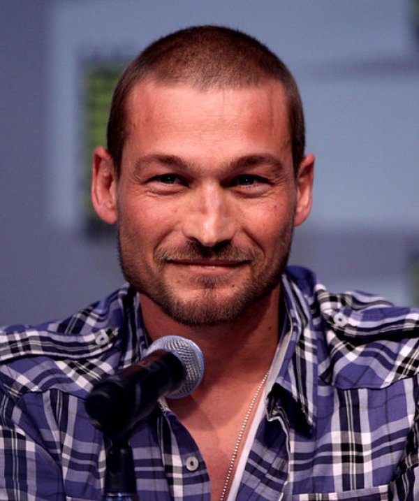 501px-andy-whitfield-by-gage-skidmore