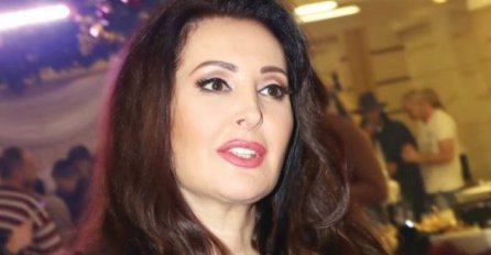 DRAGANA MIRKOVIĆ TVRDI DA NIJE IMALA ESTETSKE KOREKCIJE NA LICU:  A da vidite kako je izgledala na početku karijere, KATASTROFA! (FOTO)