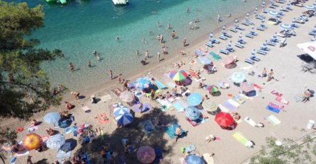 SRAMOTNI PRIZORI U CRNOJ GORI: Turisti bijesni, niko ne reaguje na ovu GROZOTU! (FOTO)