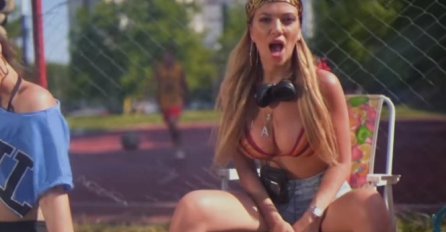 VRUĆA KIJA KOCKAR JE OBJAVILA SPOT, A OVAJ DETALJ NIKO NIJE PRIMIJETIO: Ono što nosi oko vrata je napravilo HAOS U REGIONU! (FOTO)