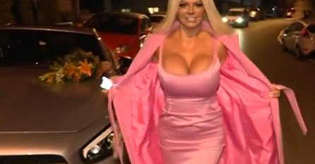 DARA IMA NAJVEĆE GRUDI NA ESTRADI, KIPI NA SVE STRANE: A čekajte da vidite kako je izgledala prije  23 godine, RAVNA KAO DASKA! (FOTO)