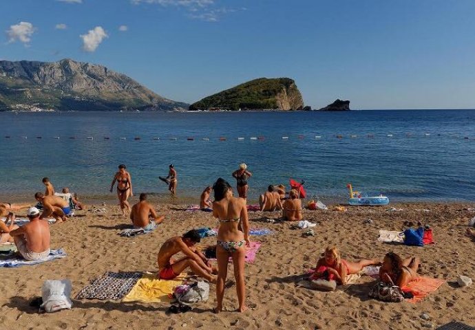 BALKANCIMA PUCA FILM: Zbog ovoga se masovno vraćaju sa ljetovanja iz Crne Gore! (FOTO)