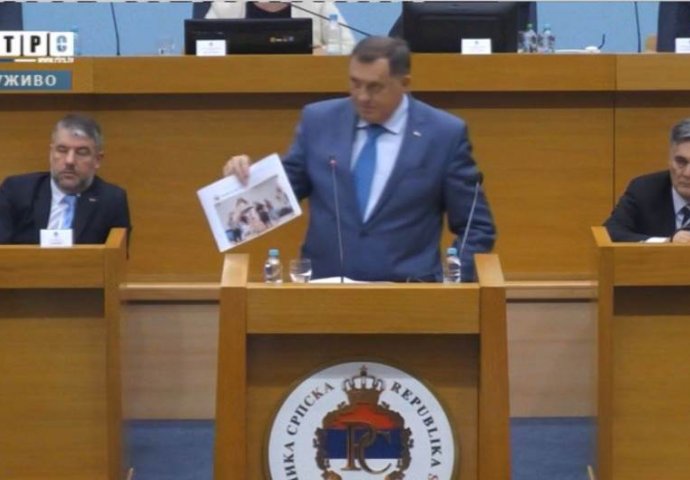 Dodik donio fotografije: Stanivukoviću, milion slika ću uzeti i dostaviti svima