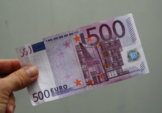 ODMAH PROVJERITE: Ako imate ovu NOVČANICU OD 5, odmah je možete zamijeniti za 500 EURA!