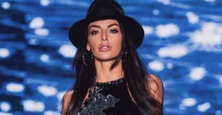 BH. MANEKENKA BRILJIRALA: Božanstvena na reviji kupaćih kostima