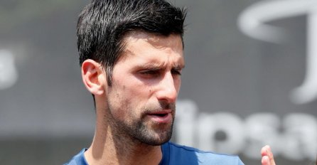 NOVAK KUPIO HRVATSKE NOVINE I OSTAO U ŠOKU: Đokovićeva reakcija na tekst Hrvata o njemu sve OSTAVILA U NEVJERICI, SVI SE PITAJU SAMO JEDNO! (FOTO)