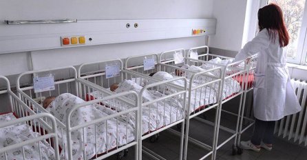 OBJAVLJENA SLIKA IZ PORODILIŠTA, STIGLE PRELIJEPE VIJESTI: Evo kako će se zvati kćerka najpopularnijeg PJEVAČA U SRBIJI!