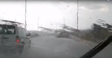  OBILNI PLJUSAK izazvao bujice: VJETAR NOSIO SVE PRED SOBOM!(VIDEO) Najgore se očekuje u toku noći!