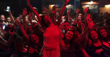 KIJA KOCKAR 'ZAPALILA' SUTOMORE! Klub je bio krcat, svi su željeli da je čuju, a onda se desilo VELIKO IZNENAĐENJE! (VIDEO)