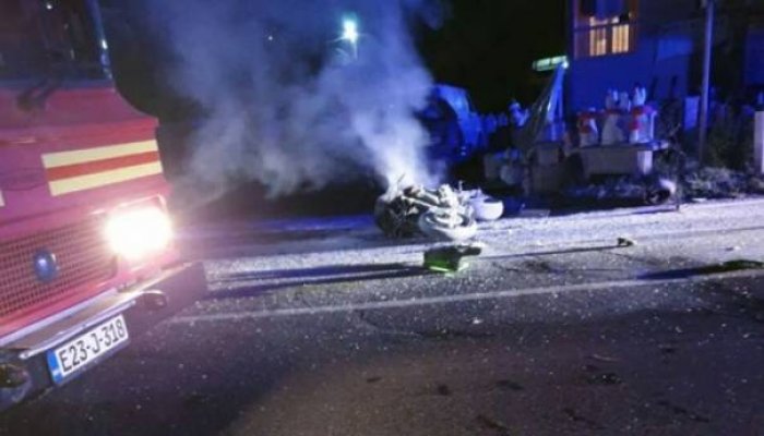 vitez-motociklom-se-zabio-u-automobil-pa-zapalio-na-licu-mjesta-poginuo-motor-nesreca-1-5d3b70d4404c2