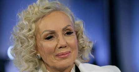 BRENA OBJAVILA SLIKU IZ PLIĆAKA, SVI U ŠOKU GLEDAJU NJENU NOGU: Kad vidite kako izgleda BEZ FOTOŠOPA, ZANIJEMIT ĆETE! (FOTO)