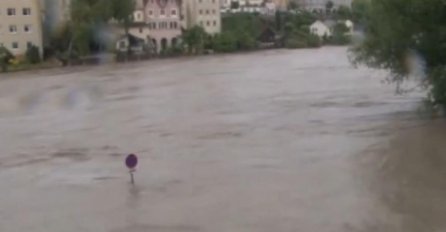 SKORO CIJELA ZEMLJA POD VODOM, PADAVINE DOVELE DO VELIKIH POPLAVA, DIO ZEMLJE ODSJEČEN OD SVIJETA: Hitno upozorenje građanima, NE IZLAZITE IZ KUĆA (VIDEO)