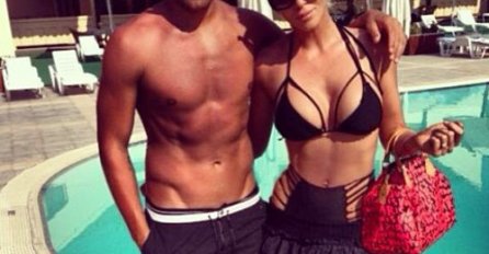 DUŠKO TOŠIĆ OBJAVIO SLIKU IZ KINE KOJA JE RAZNJEŽILA SVE: Uzeo je za ruku i plešu, nikada sretniji nije bio, A TEK ONA! (FOTO)