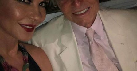 PRELIJEPA CATHERINE ZETA JONES OSTARILA PREKO NOĆI, NIKAD LOŠIJE NIJE IZGLEDALA: Glumica se sa suprugom pojavila u javnosti, svi je gledali sa ŽALJENJEM!