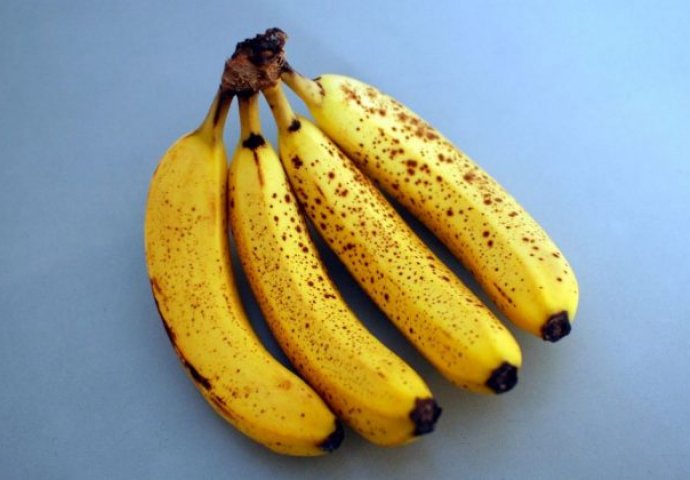 NISMO IMALI POJMA: Evo šta se desi kada pojedete bananu sa CRNIM MRLJAMA!