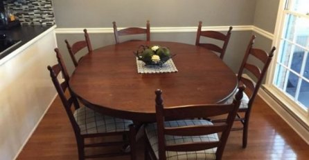 BACIO JE OVAJ STARI TRPEZARIJSKI STO: Ono što je napravio ostavilo je sve ljude ZAPANJENIMA! 