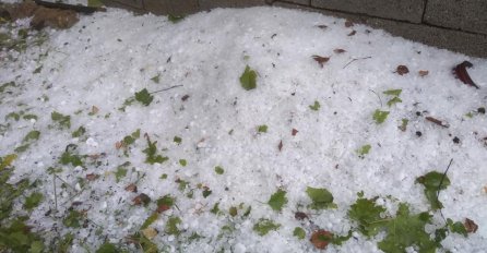 KATAKLIZMA, ŽESTOKO NEVRIJEME SRUČILO SE NA REGION, SVE SE BIJELI OD GRADA: Objavljene slike sa lica mjesta!