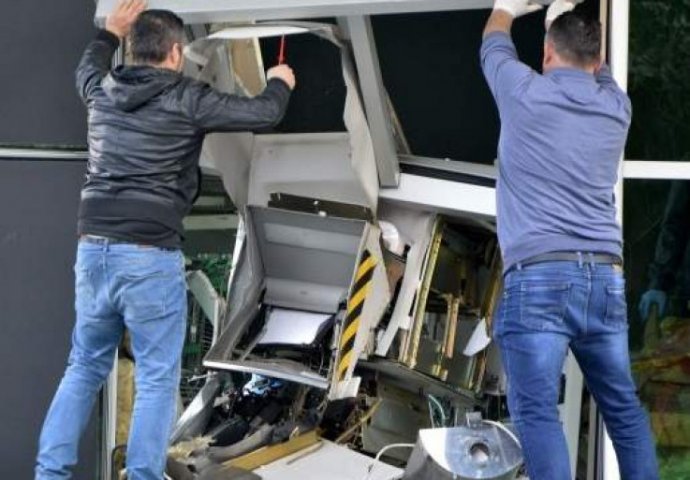 Ko su neuhvatljivi kriminalci koji haraju regionom: Banda iz Srbije diže bankomate u zrak 