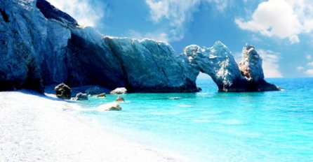 NE POKUŠAVAJTE: Ako ovo pokušate da odnesete sa omiljenog grčkog ljetovališta kao suvenir, sljeduje vam KAZNA DO 1.000 EURA