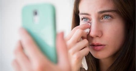 "Mom dečku su u toku naše veze stalno stizale neke poruke, konstantno se s nekim dopisuje..."