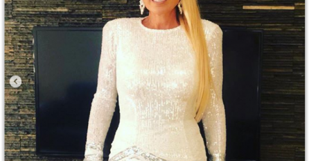 U LUDOM PROVODU! Lepa Brena u minijaturnom bikiniju na jahti, A TEK KAD VIDITE KO JOJ PRAVI DRUŠTVO 