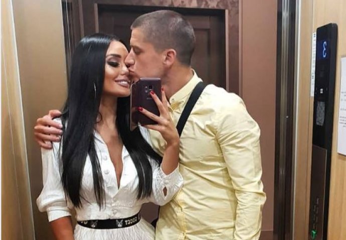 ŠOK FOTKA: David i Ana se slikali u kadi, Koraćeva objavila fotku na Instagram!OVAJ DETALJ SIGURNO NISTE PRIMIJETIILI!