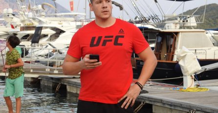 ISPOD PAZUHA DLAKE, FANOVI ZGROŽENI: Sloba objavio sliku djevojke, ISPLIVALA NJENA PORUKA, EVO ŠTA MU JE PORUČILA