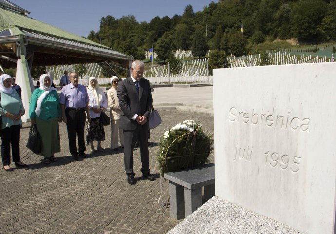 Scanlan: Srebrenica je živi spomenik koji treba posjećivati tokom cijele godine