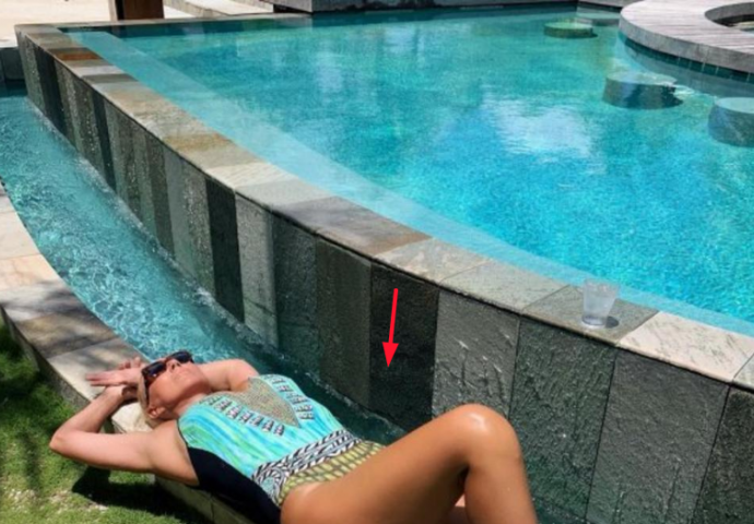 LEPA BRENA SE SKINULA U KUPAĆI, ALI SVI SU ODMAH UOČILI OVAJ DETALJ: Kako je ovo moguće, VIDITE LI VI OVO? (FOTO)