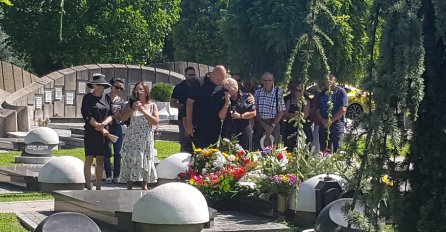 DANAS SE NAVRŠAVA POLA GODINE OD SMRTI ŠABANA ŠAULIĆA: PORODICA SE OKUPILA, A REAKCIJA SUPRUGE GOCE SLAMA SRCE!