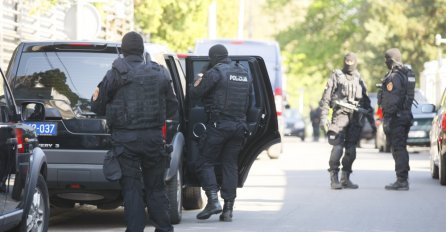 BEOGRAD BLOKIRAN: Zatvorene ulice, autobusi obilaze centar, specijalci s dugim cijevima...