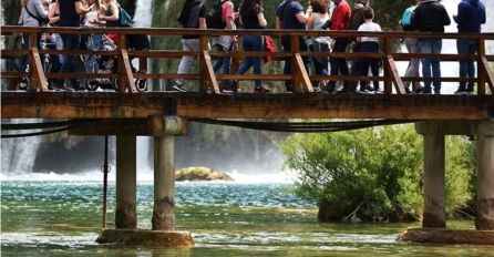 TRAGEDIJA POTRESLA HRVATSKU: Pronađeni na dnu rijeke kako se drže za ruke