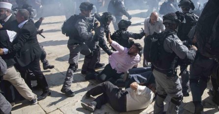 U sukobu s izraelskom policijom u kompleksu džamije Al-Aksa povrijeđeno 37 Palestinaca