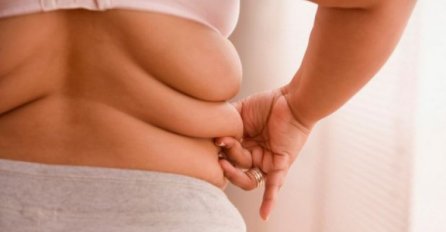 ZOVU GA UBICA SALA: Pijte ovaj napitak pred spavanje i svakog jutra ćete imati POLA KILOGRAMA MANJE 